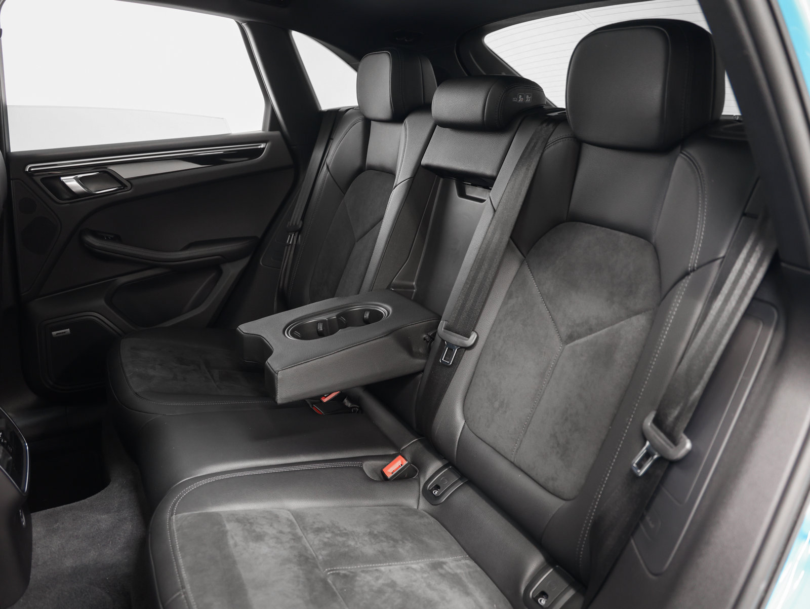 Certified 2021 Porsche Macan S AWD/4WD image 35