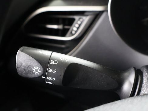 Used 2019 Toyota C-HR LE image 33