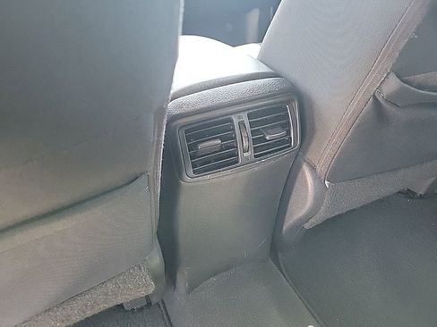 Used 2019 Nissan Rogue SV AWD/4WD image 35