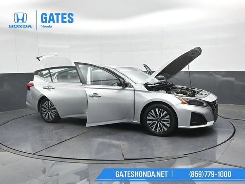 Used 2024 Nissan Altima 2.5 SV image 59