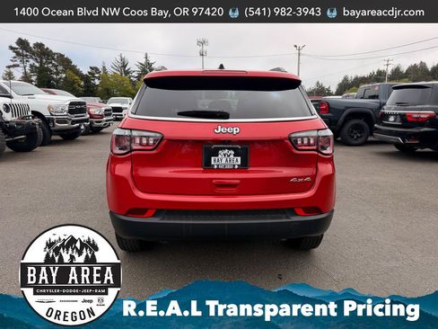 Used 2024 Jeep Compass Latitude AWD/4WD image 6