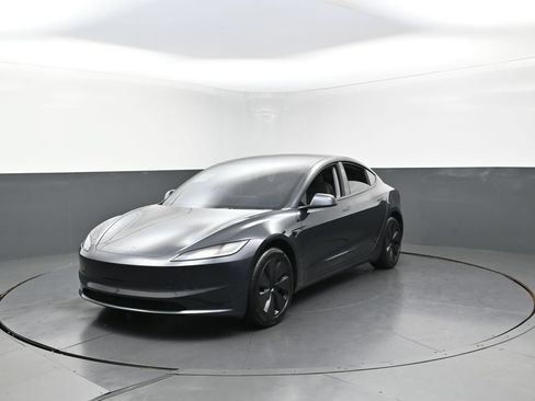 Used 2024 Tesla Model 3 Standard Range RWD image 4