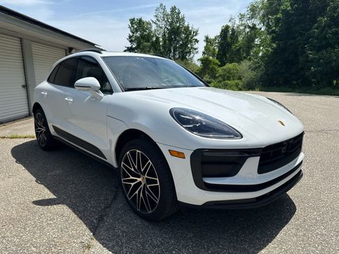 Used 2026 Porsche Macan AWD/4WD image 7