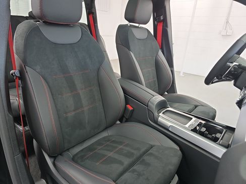 Used 2025 Mercedes-Benz GLB 35 AMG 4MATIC image 10