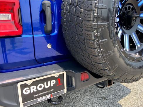 Used 2018 Jeep Wrangler Unlimited Sahara AWD/4WD image 10