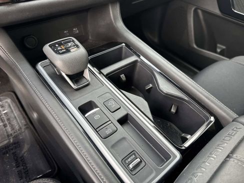 Used 2024 Nissan Pathfinder SV image 24