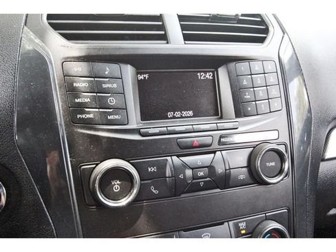 Used 2018 Ford Explorer XLT FWD image 22