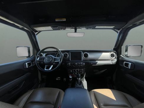 Used 2020 Jeep Gladiator Rubicon AWD/4WD image 2