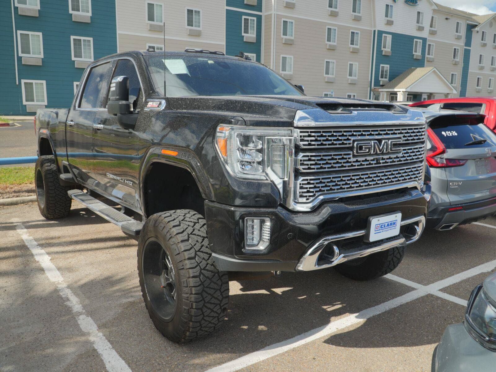 Used 2020 GMC Sierra 2500 Denali w/ Denali Ultimate Package AWD/4WD image 2