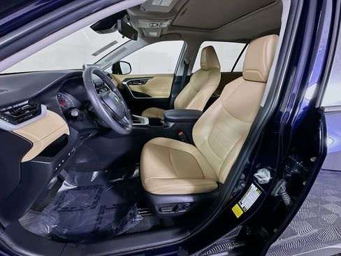 Used 2022 Toyota RAV4 XLE Premium FWD image 12