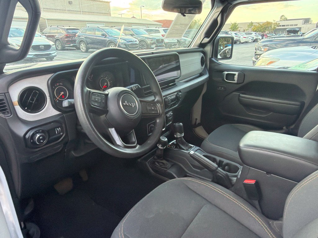 Used 2025 Jeep Gladiator Sport AWD/4WD image 9