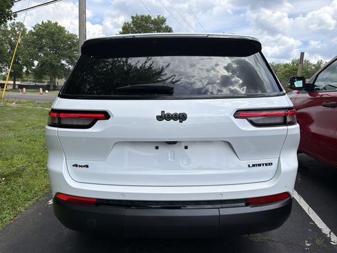 Certified 2025 Jeep Grand Cherokee L Limited w/ Black Appearance Package AWD/4WD image 7
