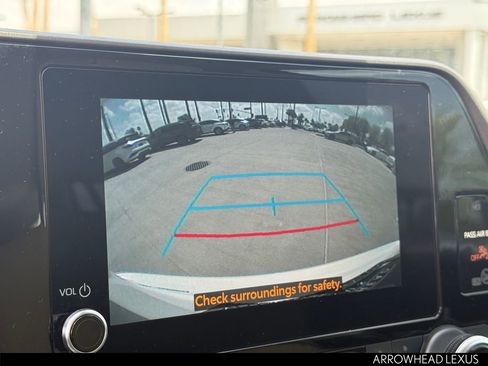 Used 2024 Toyota Highlander LE FWD image 18
