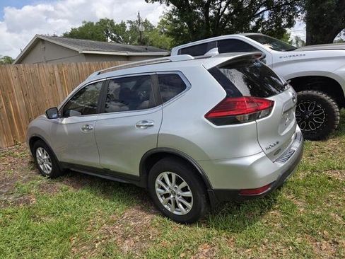 Used 2017 Nissan Rogue SV image 3