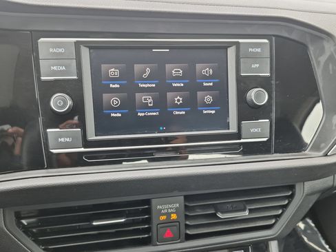 Used 2021 Volkswagen Jetta SE FWD image 17