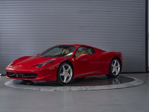 Used 2012 Ferrari 458 Spider RWD image 9