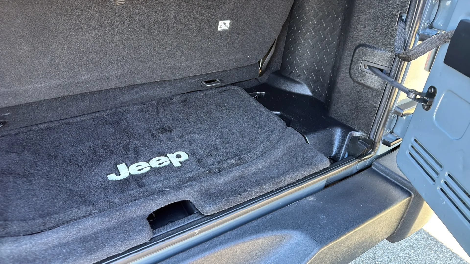 Used 2014 Jeep Wrangler Sport w/ Quick Order Package 24S AWD/4WD image 23