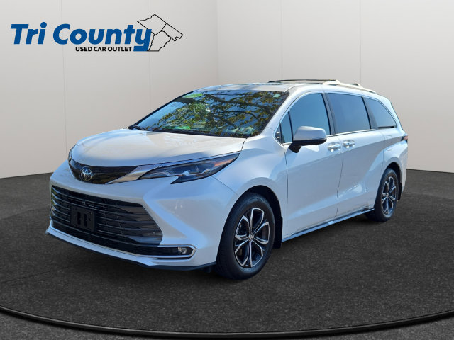 Certified 2026 Toyota Sienna Platinum AWD/4WD image 3