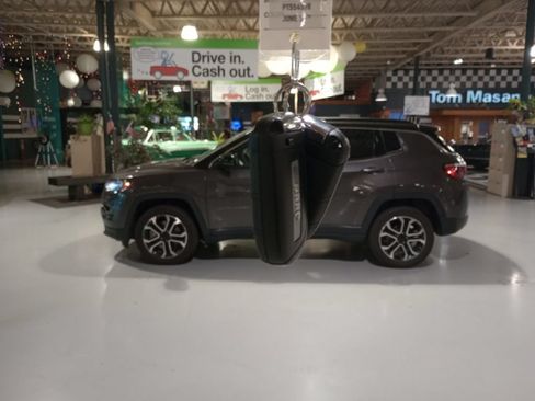 Used 2023 Jeep Compass Limited AWD/4WD image 4