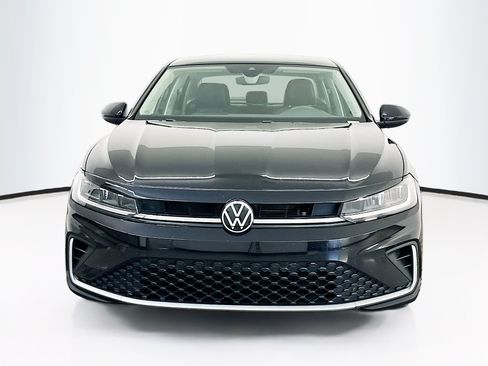 Used 2025 Volkswagen Jetta SE FWD image 2