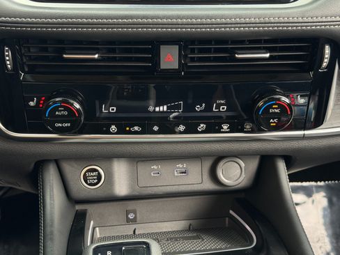 Used 2023 Nissan Rogue Platinum FWD image 27