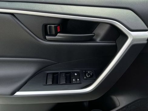 Certified 2022 Toyota RAV4 LE AWD/4WD image 12