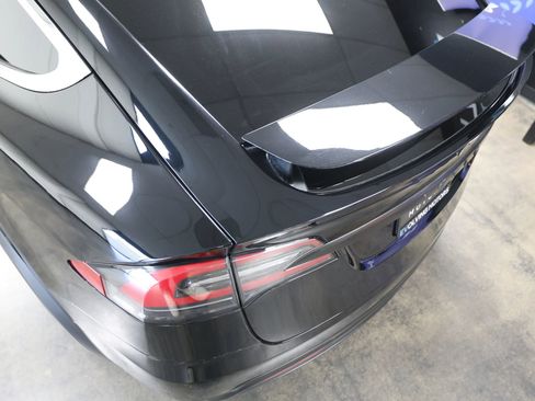 Used 2018 Tesla Model X 75D image 18