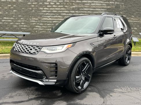 Certified 2024 Land Rover Discovery Metropolitan Edition image 1