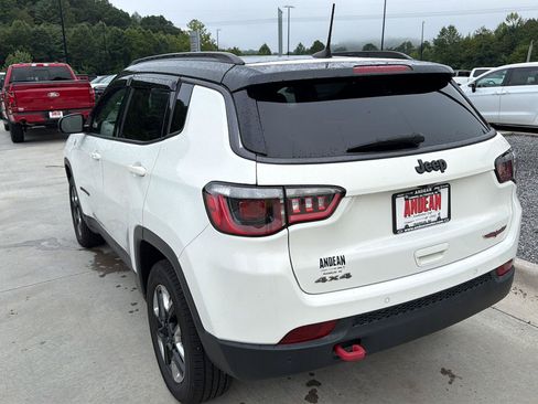 Used 2017 Jeep Compass Trailhawk w/ Leather Interior Group AWD/4WD image 5