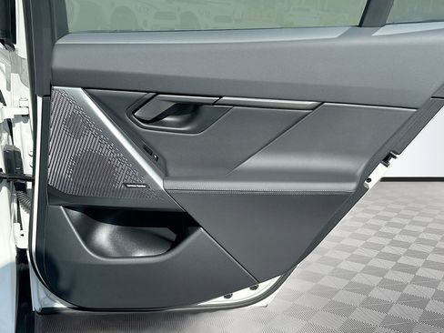 Used 2025 BMW i5 eDrive40i w/ Premium Package image 32