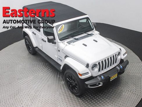 Used 2022 Jeep Wrangler Unlimited Sahara w/ Cold Weather Group AWD/4WD image 3