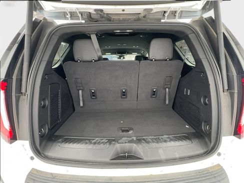 Used 2024 GMC Yukon SLT RWD image 16