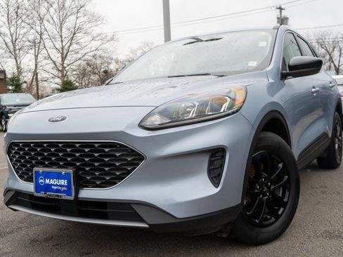 Used 2022 Ford Escape SE w/ Cold Weather Package image 1