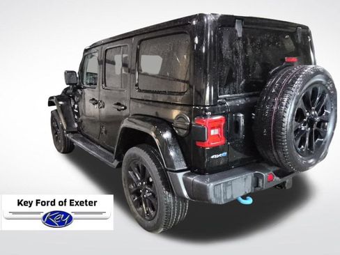 Used 2023 Jeep Wrangler Unlimited Sahara w/ Cold Weather Group AWD/4WD image 9