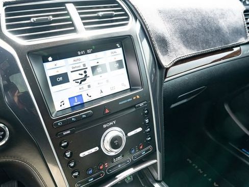 Used 2019 Ford Explorer Platinum AWD/4WD image 21