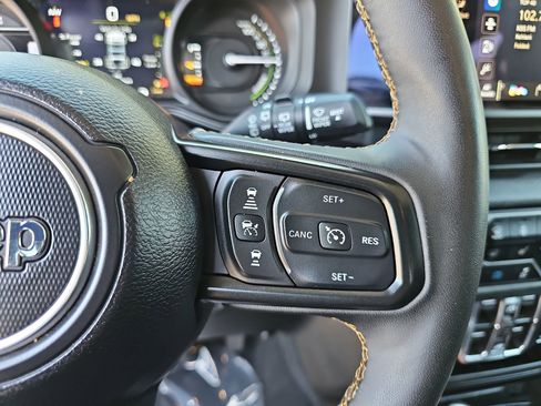 Used 2024 Jeep Wrangler Unlimited w/ Convenience Group AWD/4WD image 17