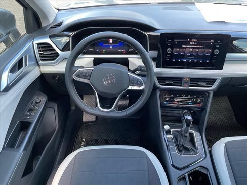 New 2026 Volkswagen Taos SE FWD image 3
