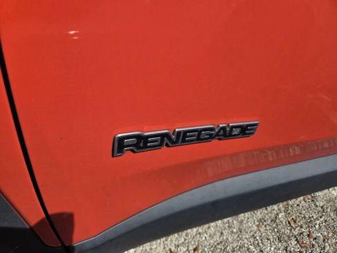 Used 2018 Jeep Renegade Latitude w/ Popular Equipment Group image 5