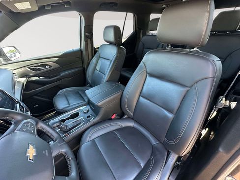 Used 2023 Chevrolet Traverse LT w/ LT Premium Package AWD/4WD image 24