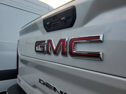 Used 2024 GMC Sierra 3500 Denali w/ Denali Reserve Package AWD/4WD image 6