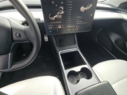 Used 2022 Tesla Model 3 Performance image 4