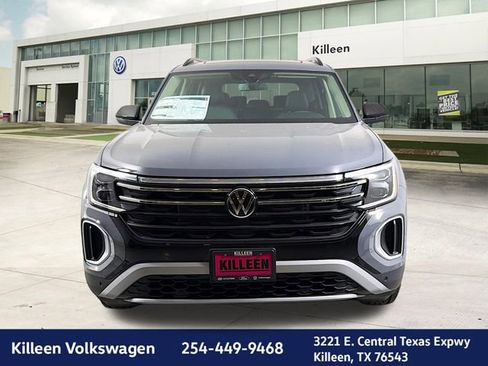 New 2026 Volkswagen Atlas Peak Edition image 2