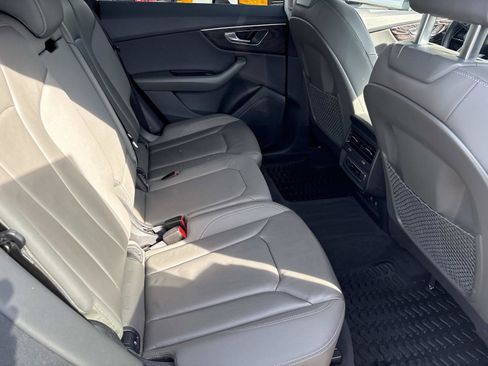 Used 2021 Audi Q8 Premium image 33