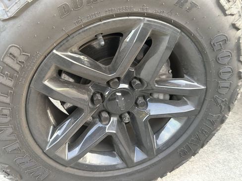 Used 2020 Chevrolet Silverado 1500 LT Trail Boss image 5