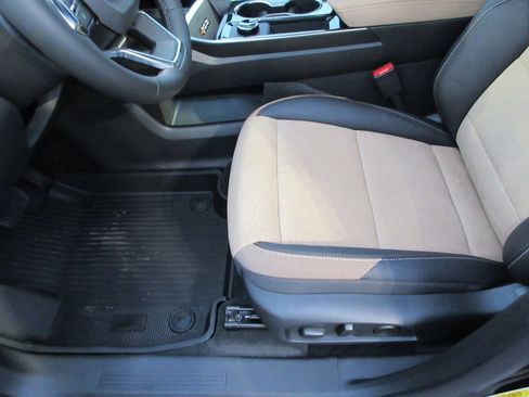 New 2026 Chevrolet Equinox ACTIV w/ Convenience Package III image 19