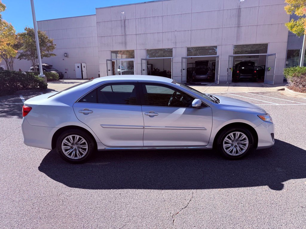Used 2014 Toyota Camry LE FWD image 12