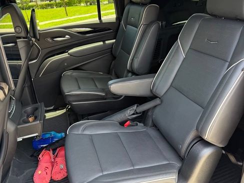 Used 2024 Cadillac Escalade ESV Sport w/ LPO, ONYX Package AWD/4WD image 9