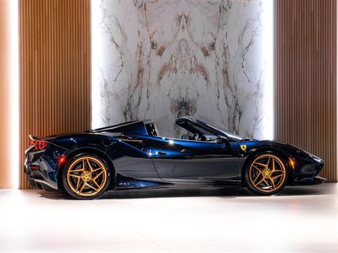 Used 2022 Ferrari F8 Tributo RWD image 5