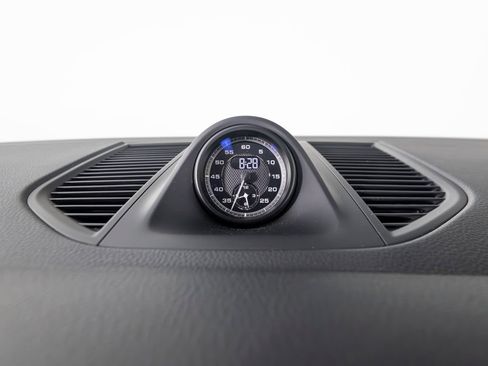 Certified 2026 Porsche Macan AWD/4WD image 29