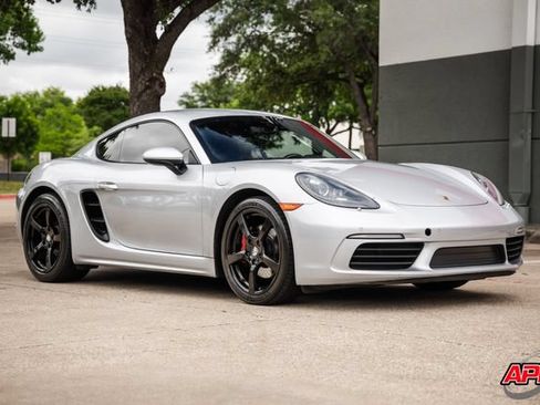 Used 2017 Porsche 718 Cayman RWD image 6